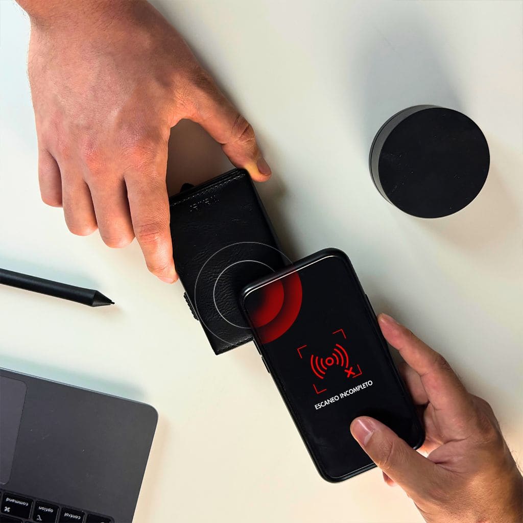 MAGNET WALLET - Wexler